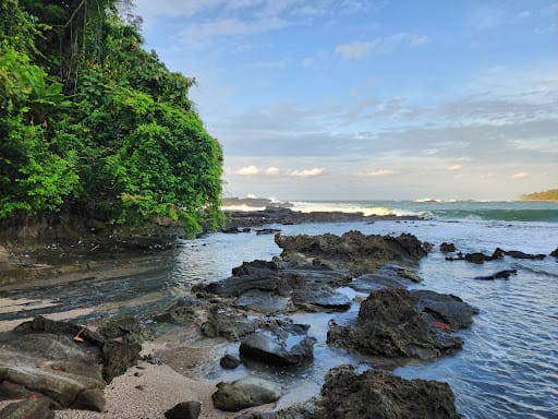 Pantai Karang Taraje