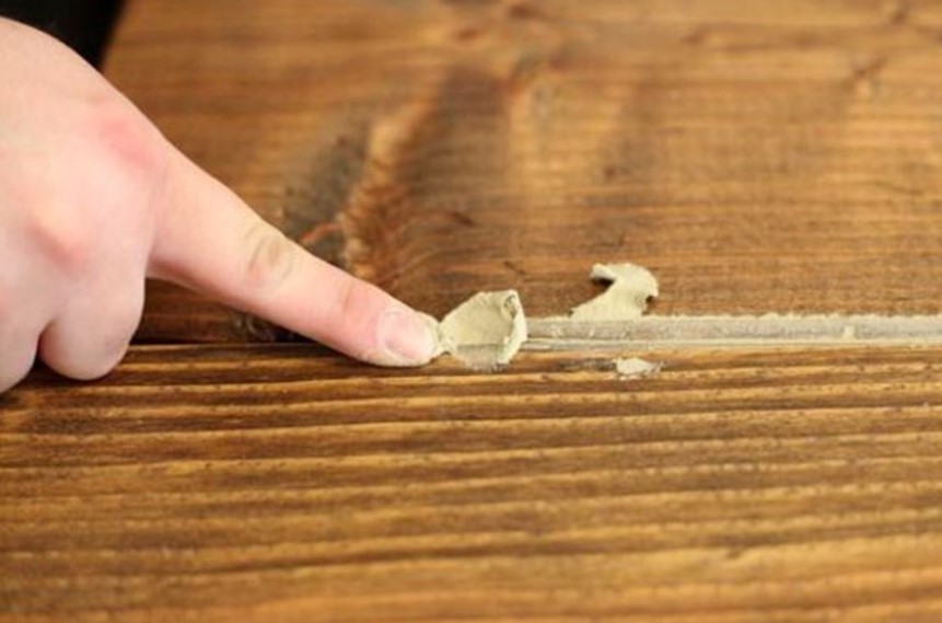 Pentingnya Penggunaan Wood Filler pada Finishing Kayu