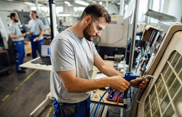 Pabrik Bubut Sebagai Andalan Dunia Industri Mekanikal Saat ini di Indonesia