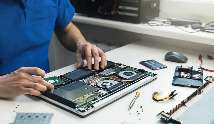 Komputer Bermasalah di Era Digital? Manfaatkan Service Komputer Panggilan & Jasa Instal Windows Profesional!