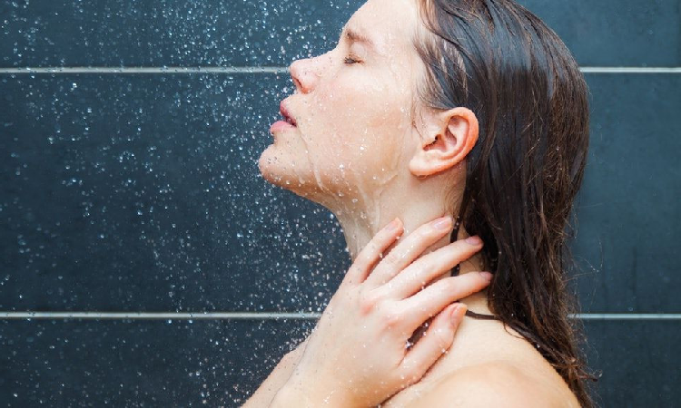 5 Manfaat Mandi Air Hangat untuk Kesehatan Tubuh yang Jarang Diketahui