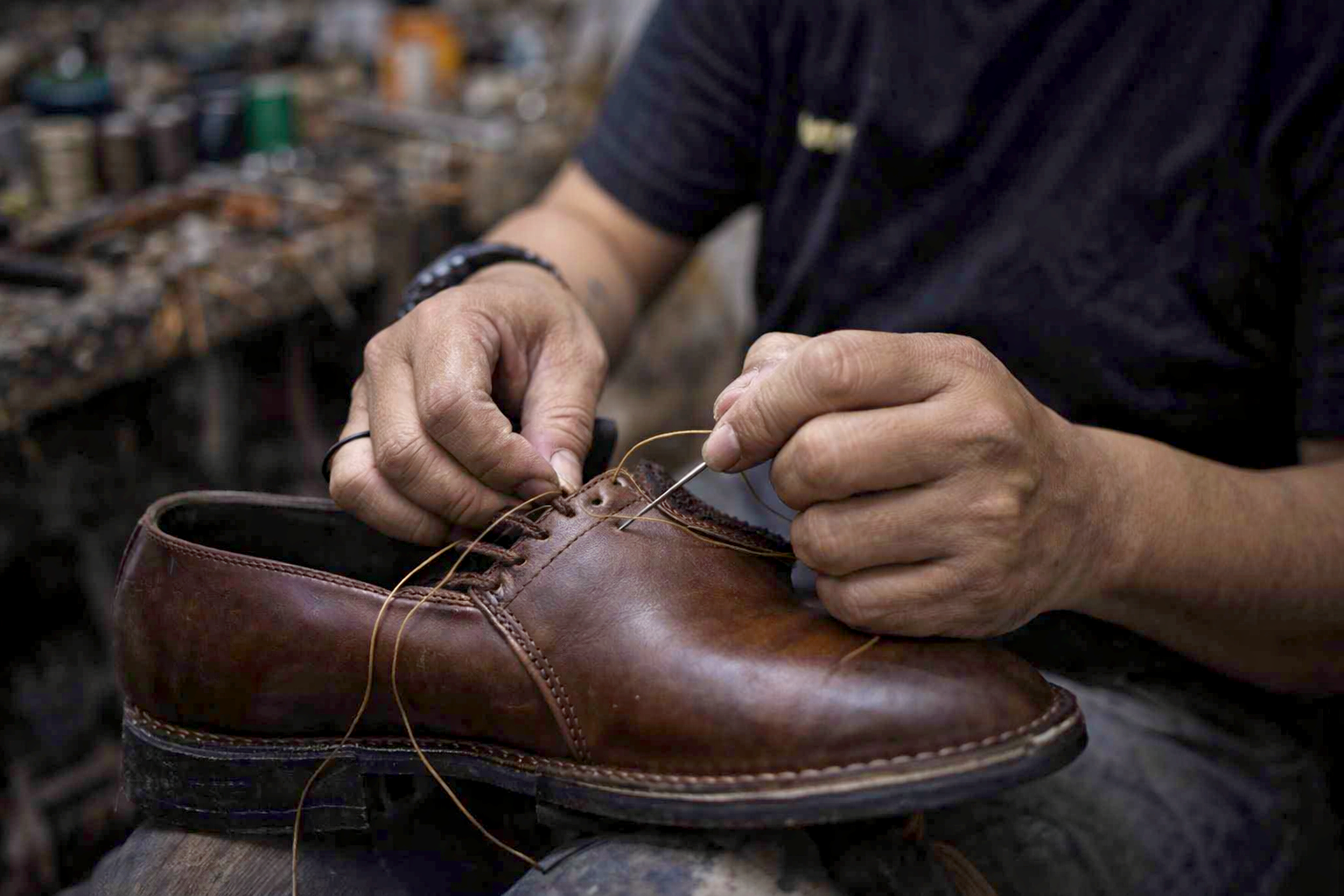 Pabrik Sepatu Bandung Cibaduyut 1920: Bengkel Sepatu Paling Terpercaya dan Terkenal di Internet